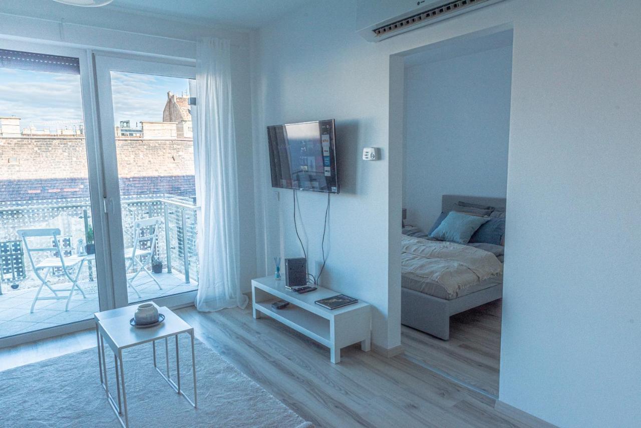 Dob36 Apartment With Free Private Parking And Balcony Budapest Exterior photo